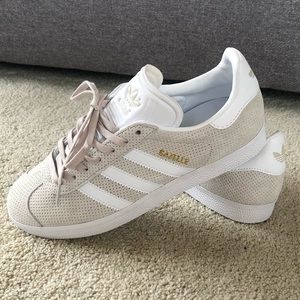 NWT Adidas suede Gazelle sneakers